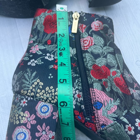 One of a kind show stopper Boots - Picture 6 of 11